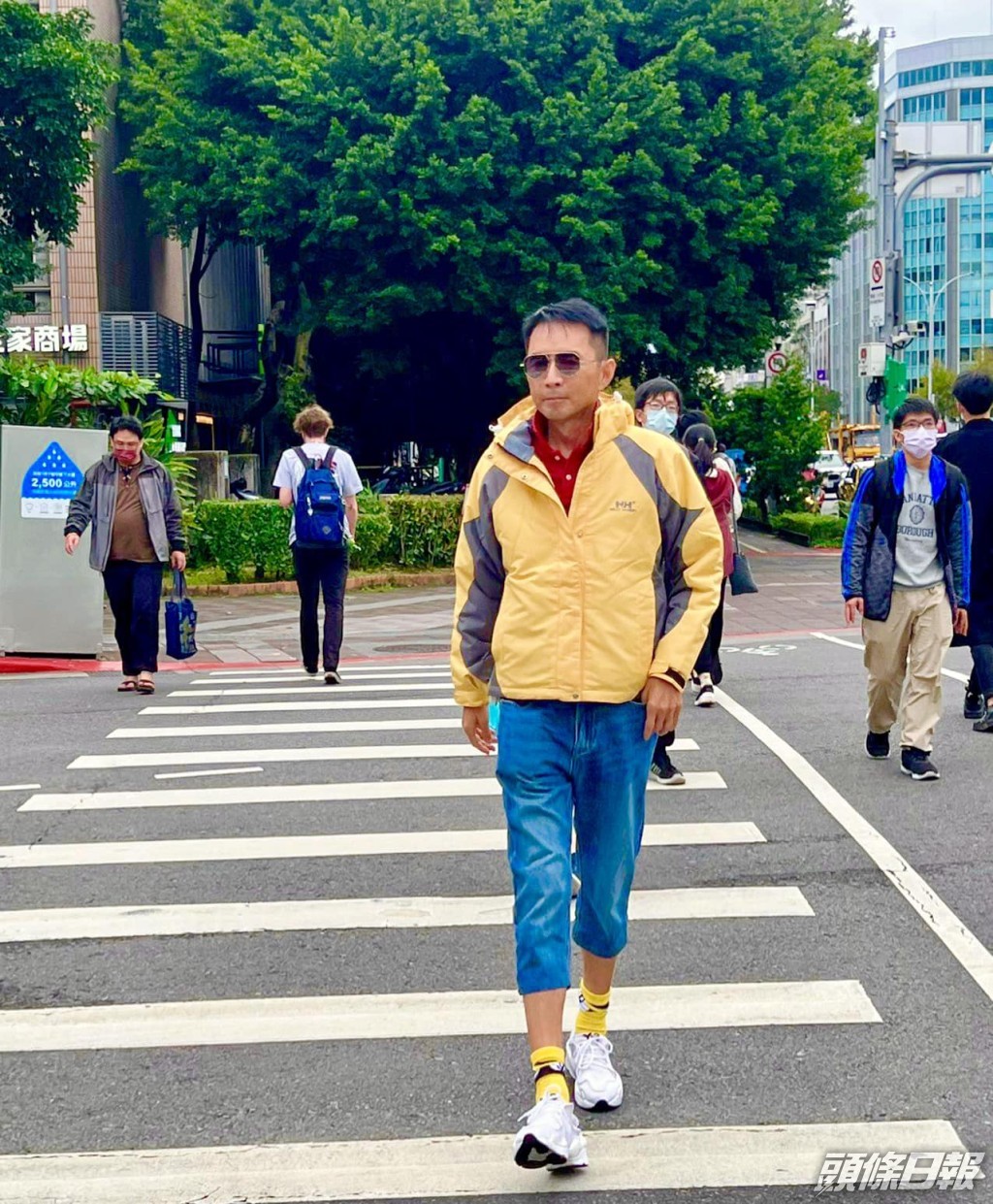 但宣佈決定離婚不到一個月，林利又與Erin復合。